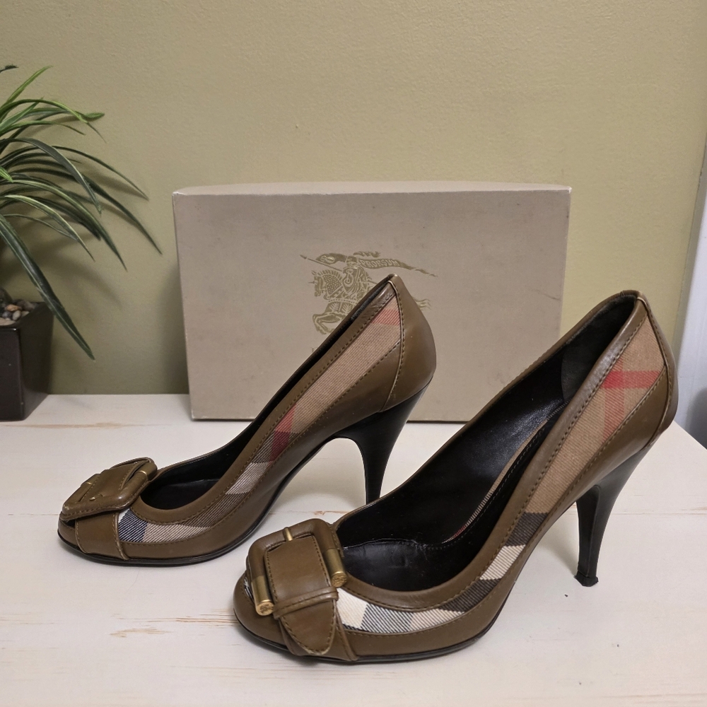 Burberry | House Nova Check Pumps With Buckles Sz 37 1/2
